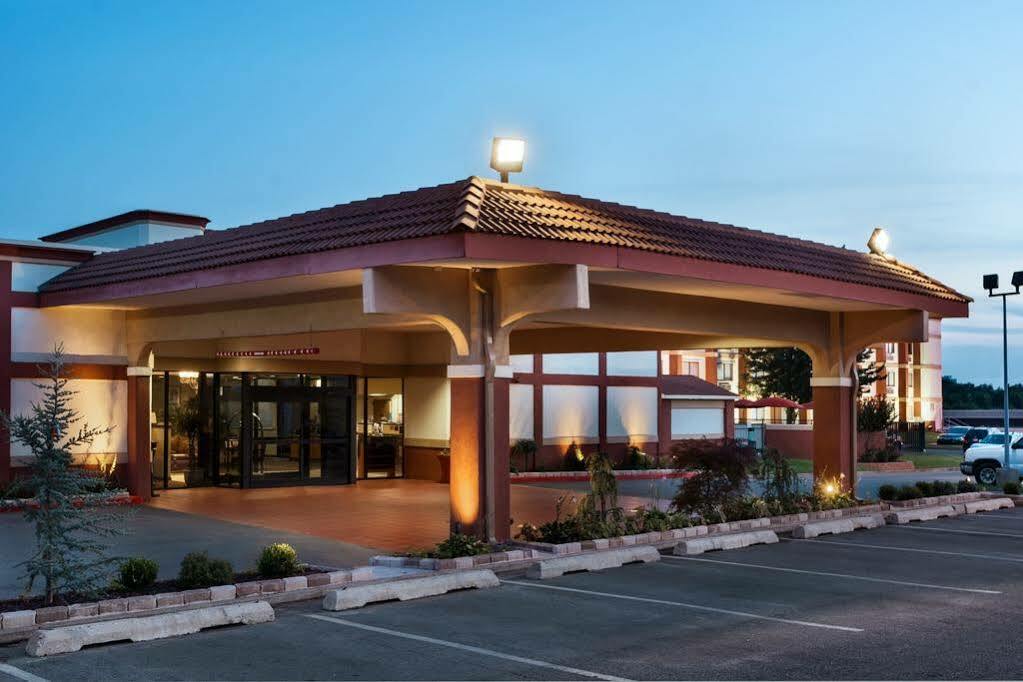 Broadway Inn & Suites Оклахома-Сити Экстерьер фото