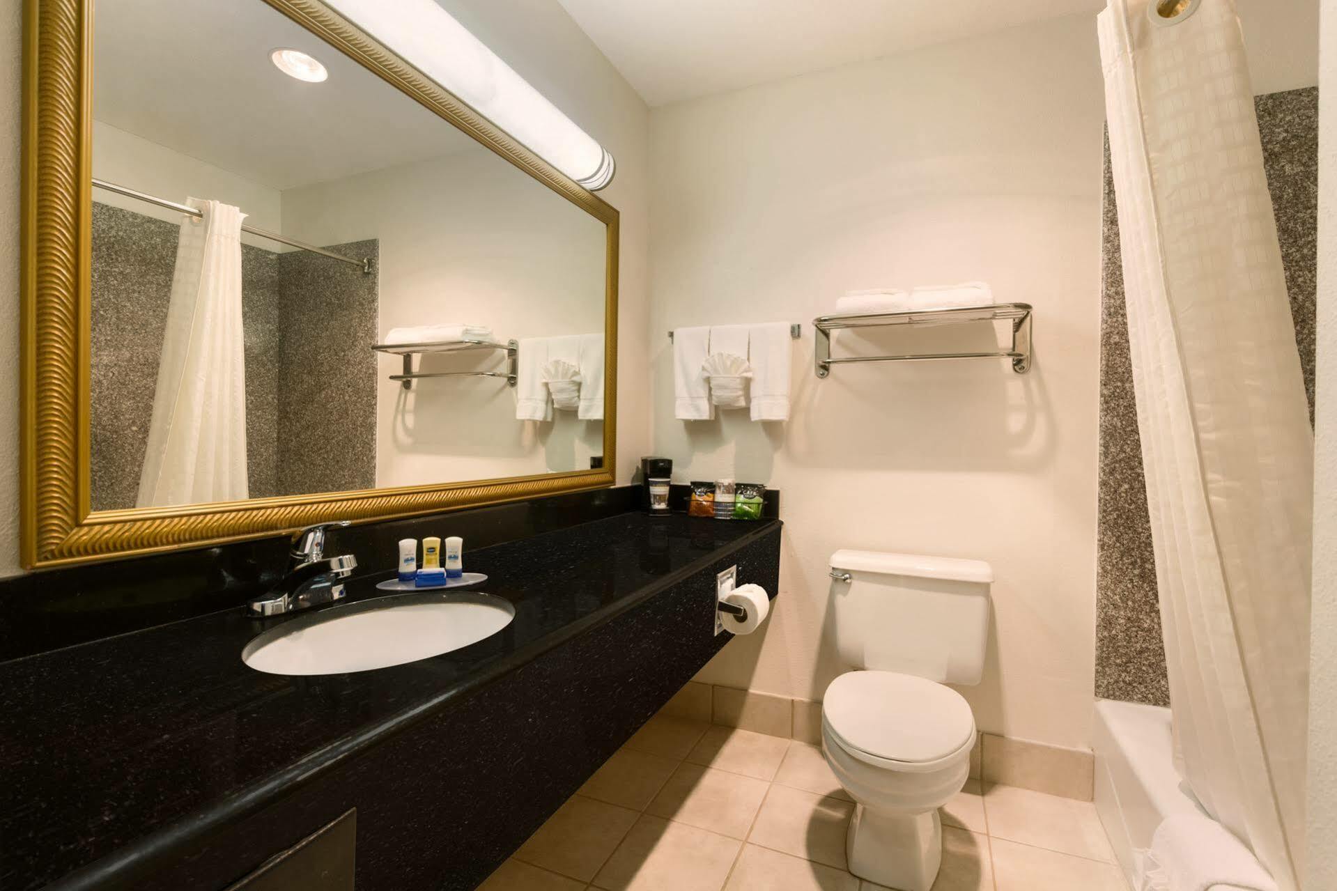 Broadway Inn & Suites Оклахома-Сити Экстерьер фото