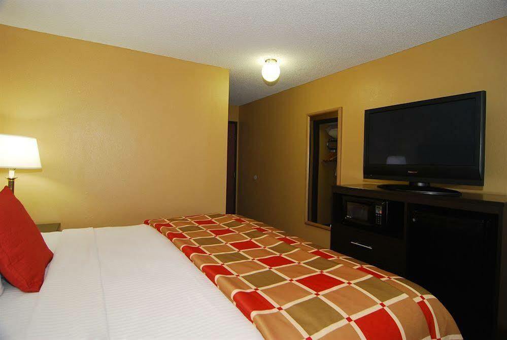 Broadway Inn & Suites Оклахома-Сити Экстерьер фото