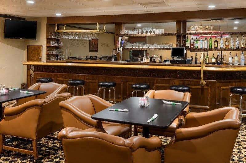 Broadway Inn & Suites Оклахома-Сити Экстерьер фото